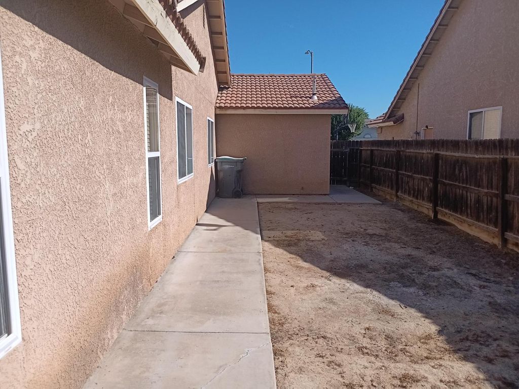 Image 9 of property listing at 15887 W Stanislaus Avenue, Kerman, CA 93630