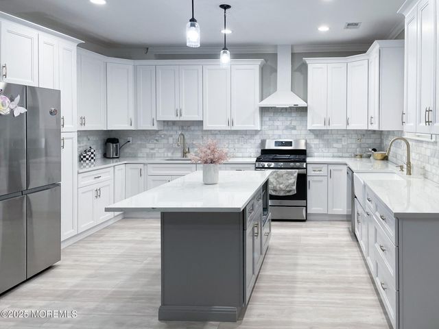 633 Amsterdam Avenue, Toms River, NJ 08757