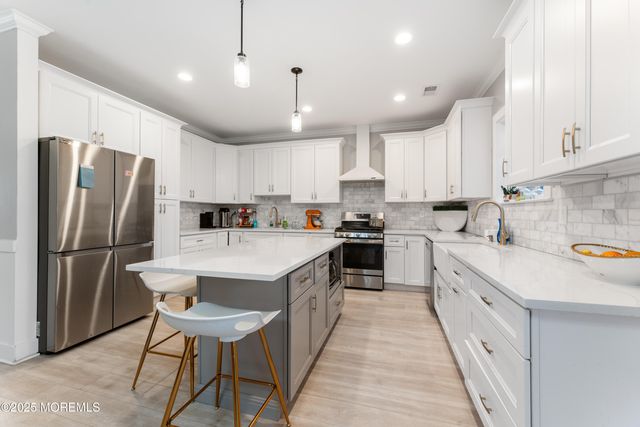 633 Amsterdam Avenue, Toms River, NJ 08757