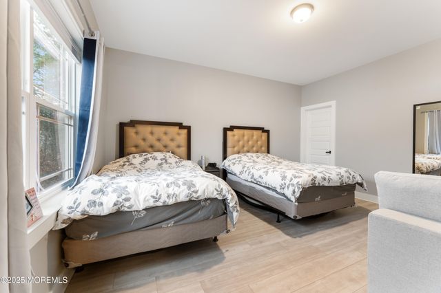 633 Amsterdam Avenue, Toms River, NJ 08757