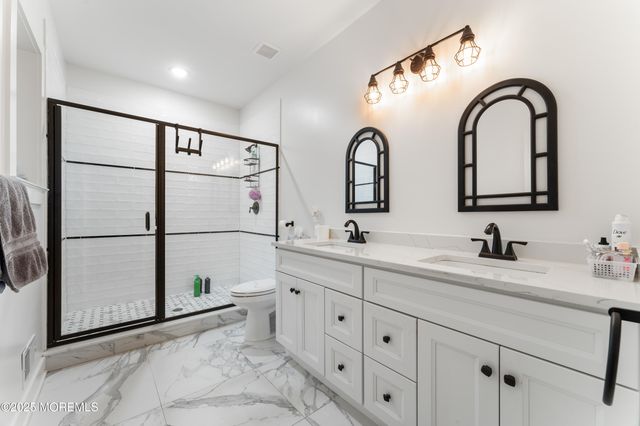 633 Amsterdam Avenue, Toms River, NJ 08757