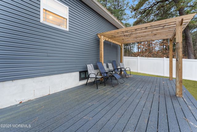 633 Amsterdam Avenue, Toms River, NJ 08757