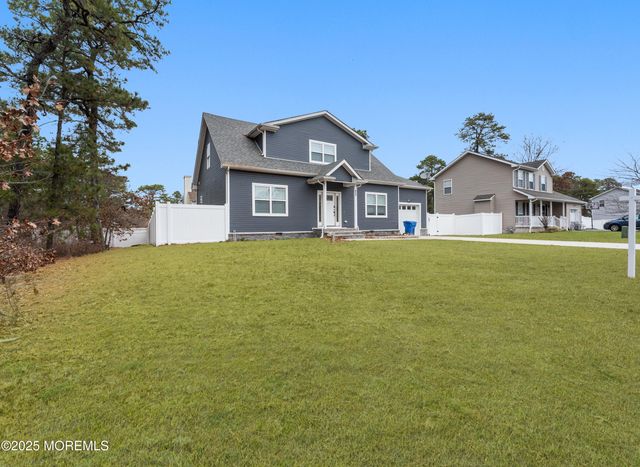 633 Amsterdam Avenue, Toms River, NJ 08757