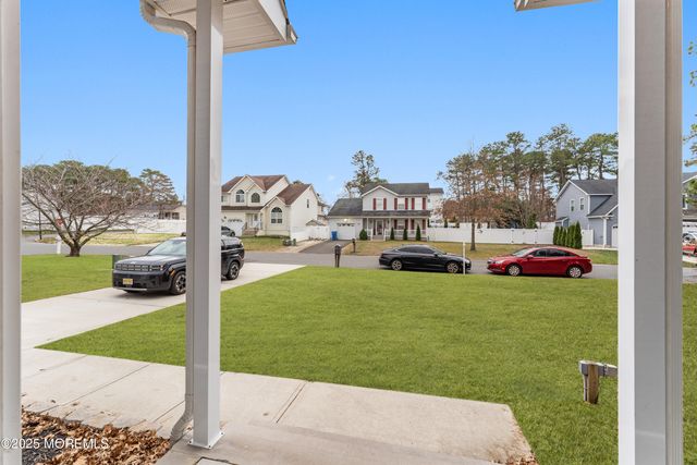 633 Amsterdam Avenue, Toms River, NJ 08757