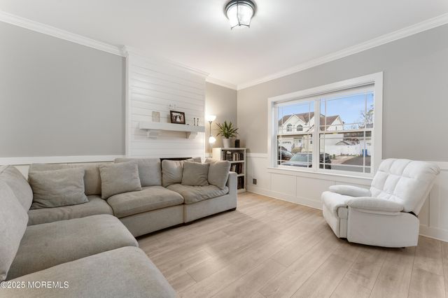 633 Amsterdam Avenue, Toms River, NJ 08757