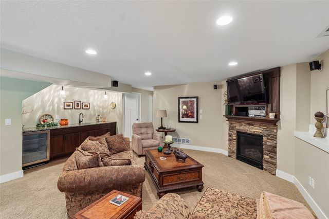 16110 Wilden Drive, Urbandale, IA 50323