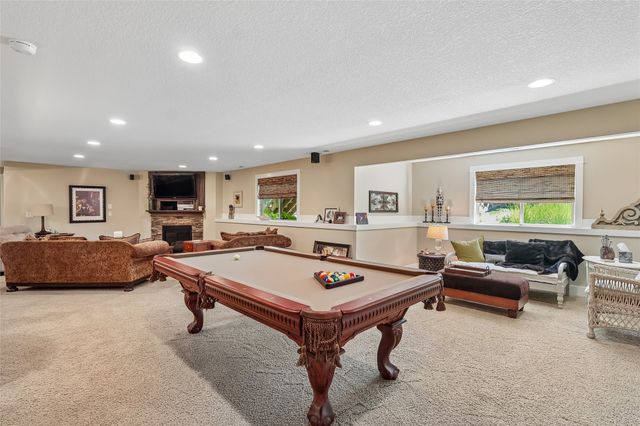 16110 Wilden Drive, Urbandale, IA 50323