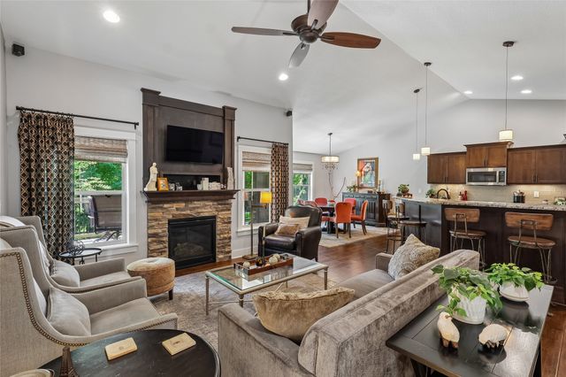16110 Wilden Drive, Urbandale, IA 50323