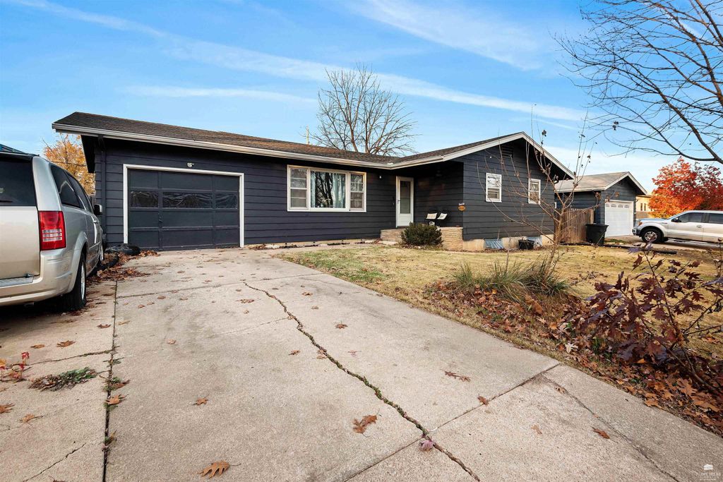 2412 Buena Vista, Manhattan, KS 66502