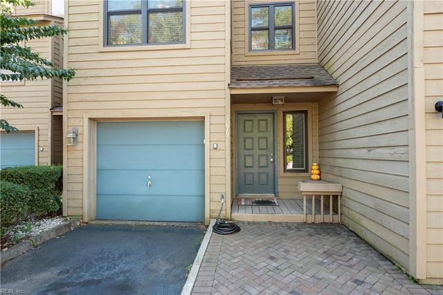 1079 Chinquapin LN, Virginia Beach, VA 23451