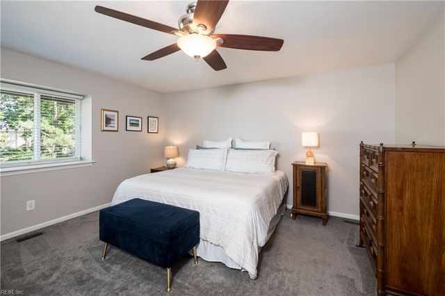 1079 Chinquapin LN, Virginia Beach, VA 23451