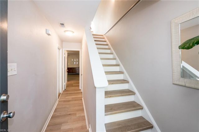 1079 Chinquapin LN, Virginia Beach, VA 23451