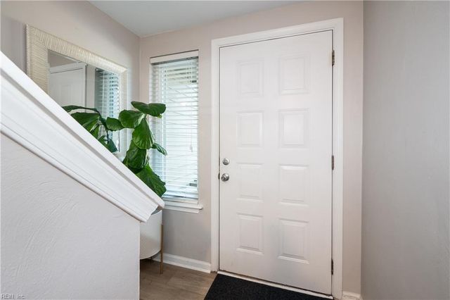 1079 Chinquapin LN, Virginia Beach, VA 23451