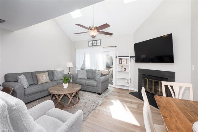 1079 Chinquapin LN, Virginia Beach, VA 23451