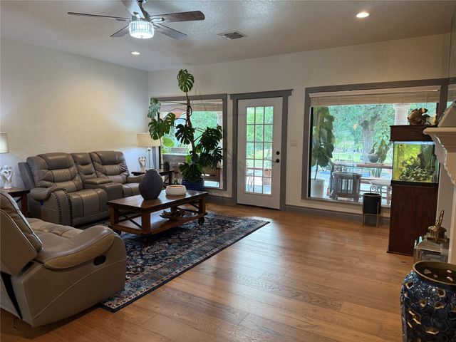 376 Alta Vista DR, Bastrop, TX 78602