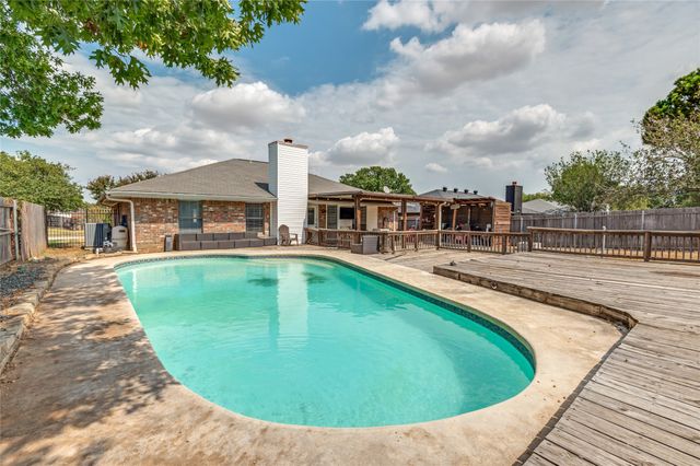 500 Bayberry Lane, Euless, TX 76039