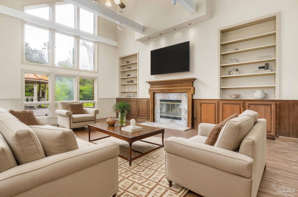 2782 Creekwood Dr, Cantonment, FL 32533