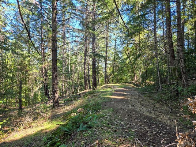 28201 Sherwood Rd, Willits, CA 95490