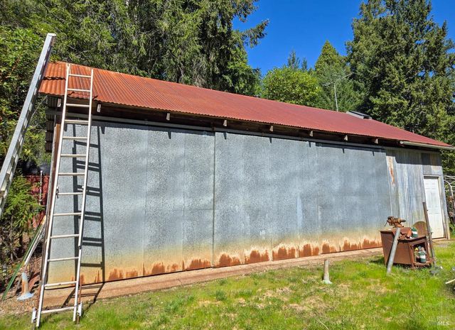 28201 Sherwood Rd, Willits, CA 95490