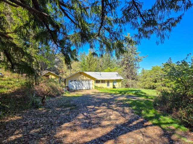 28201 Sherwood Rd, Willits, CA 95490