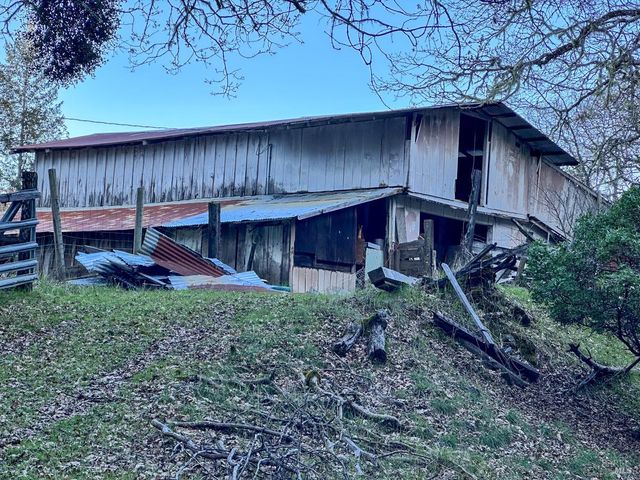 28201 Sherwood Rd, Willits, CA 95490