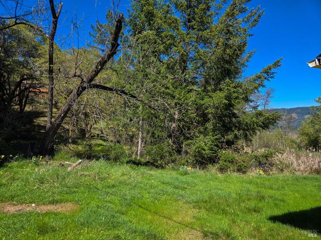 28201 Sherwood Rd, Willits, CA 95490