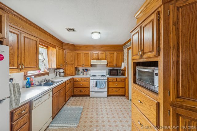 10741 S 4220 Road, Chelsea, OK 74016