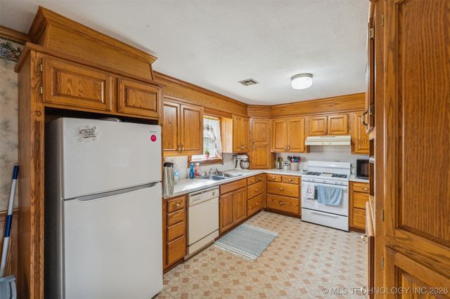 10741 S 4220 Road, Chelsea, OK 74016