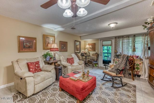 331 Hickory Bluff 331, Johnson City, TN 37601