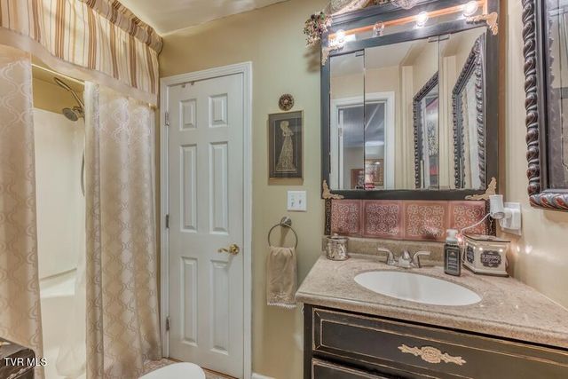 331 Hickory Bluff 331, Johnson City, TN 37601