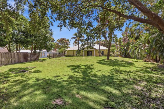 5802 SE Wesley Avenue, Stuart, FL 34997