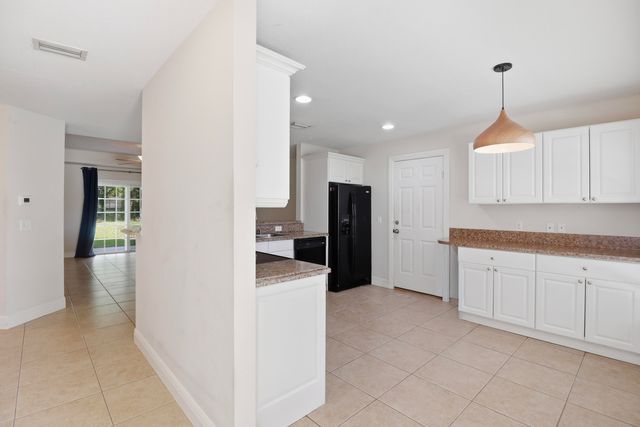 5802 SE Wesley Avenue, Stuart, FL 34997