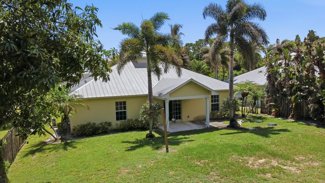 5802 SE Wesley Avenue, Stuart, FL 34997