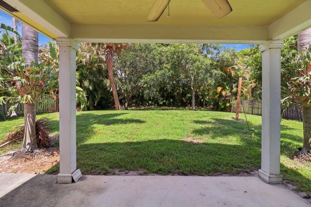 5802 SE Wesley Avenue, Stuart, FL 34997