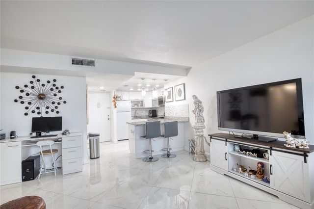 111 BRINY Avenue 20-08, Pompano Beach, FL 33062