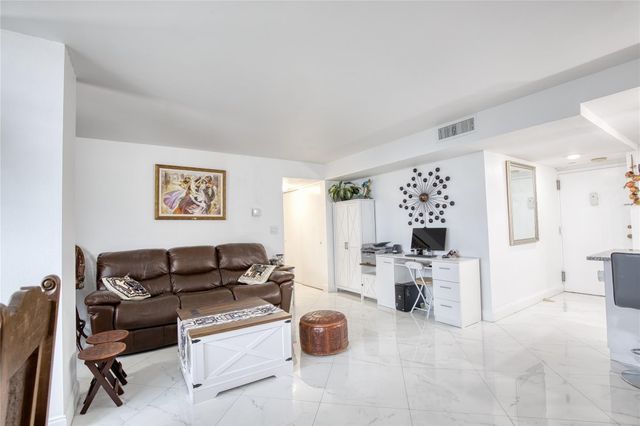 111 BRINY Avenue 20-08, Pompano Beach, FL 33062