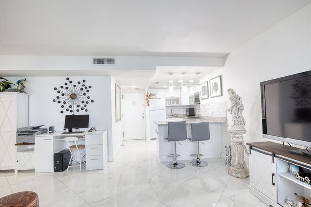 111 BRINY Avenue 20-08, Pompano Beach, FL 33062