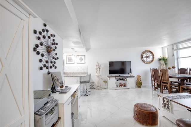 111 BRINY Avenue 20-08, Pompano Beach, FL 33062