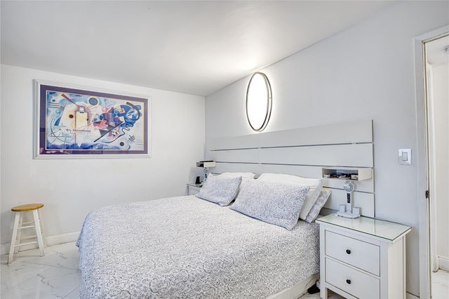 111 BRINY Avenue 20-08, Pompano Beach, FL 33062