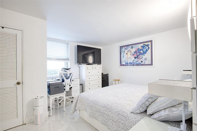 111 BRINY Avenue 20-08, Pompano Beach, FL 33062