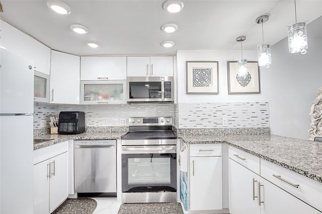 111 BRINY Avenue 20-08, Pompano Beach, FL 33062