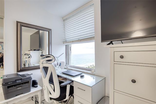 111 BRINY Avenue 20-08, Pompano Beach, FL 33062