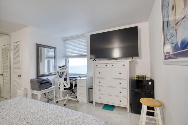111 BRINY Avenue 20-08, Pompano Beach, FL 33062