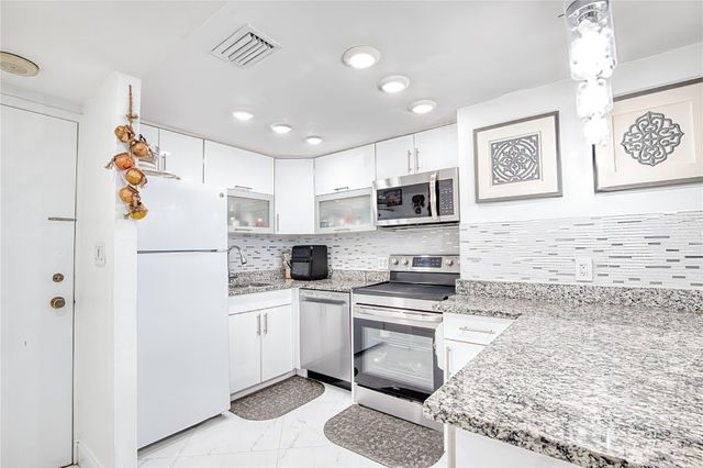 111 BRINY Avenue 20-08, Pompano Beach, FL 33062