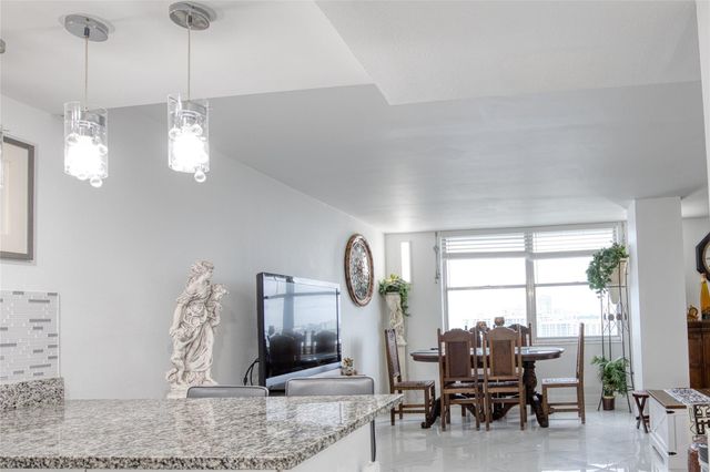 111 BRINY Avenue 20-08, Pompano Beach, FL 33062
