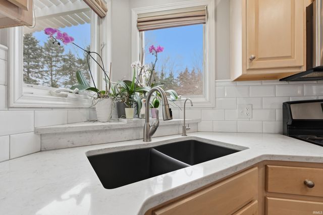 1127 Obsidian Lane, Fort Wayne, IN 46845