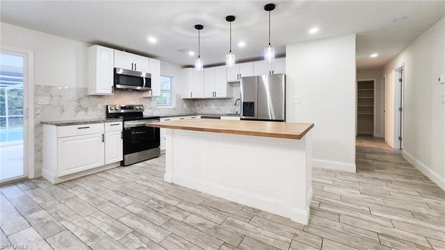 2431 Welch ST, Fort Myers, FL 33901