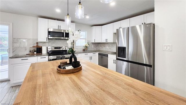 2431 Welch ST, Fort Myers, FL 33901