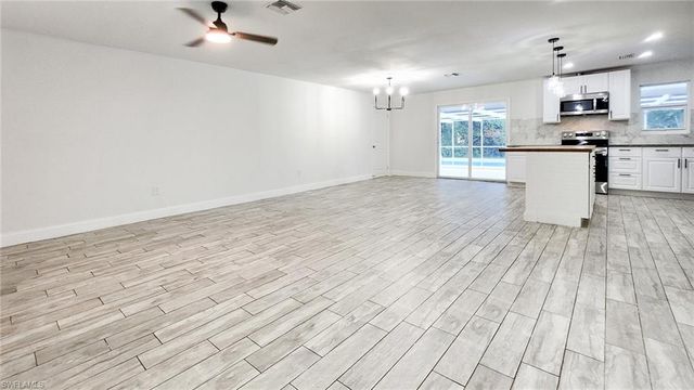 2431 Welch ST, Fort Myers, FL 33901