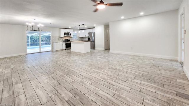 2431 Welch ST, Fort Myers, FL 33901